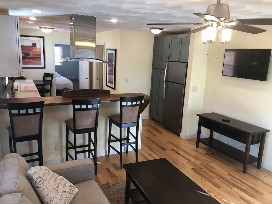 Entire Apartment Close To Downtown - 2 Queen Beds スプリングフィールド エクステリア 写真